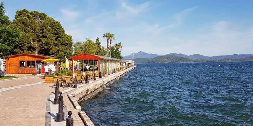 Türkiye’nin en güzel göllerinden biri! Aşk Adası da var şifalı suları da: Doğa ve su burada buluşuyor! 6